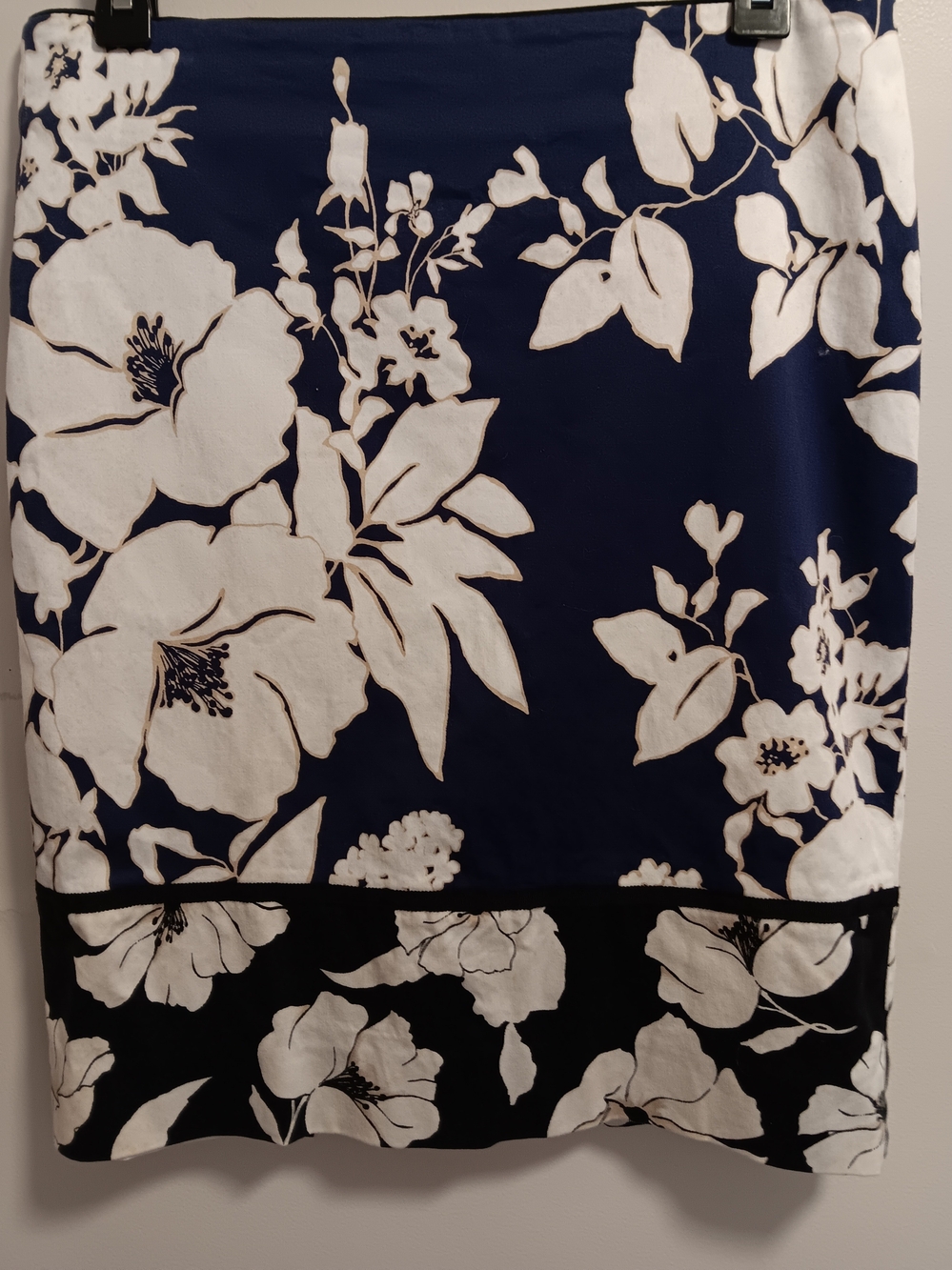 White House Black Market Navy and White Floral Pencil Skirt